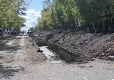 Бір ай бұрын қазып тастаған: Қарағандыдағы Ерубаев көшесінің жөндеуі неге тоқтап қалды?