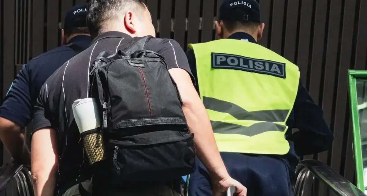 Астанада подъезде дәретін өткізген адам 10 тәулікке қамалды