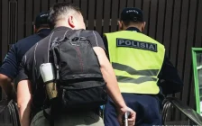 Астанада подъезде дәретін өткізген адам 10 тәулікке қамалды