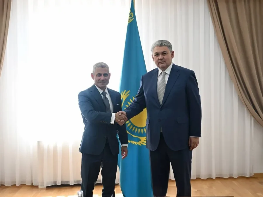 АҚШ мемлекеттік хатшысының көмекшісі Қазақстанға инвестиция мәселесін талқылау үшін келді