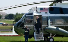 Трамп Иранға әскери шабуылдың орнына экономикалық қысымды күшейтуге дайын