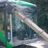 Астанада автобус жарықтандыру бағанын қағып, 20 метр сүйреп кетті