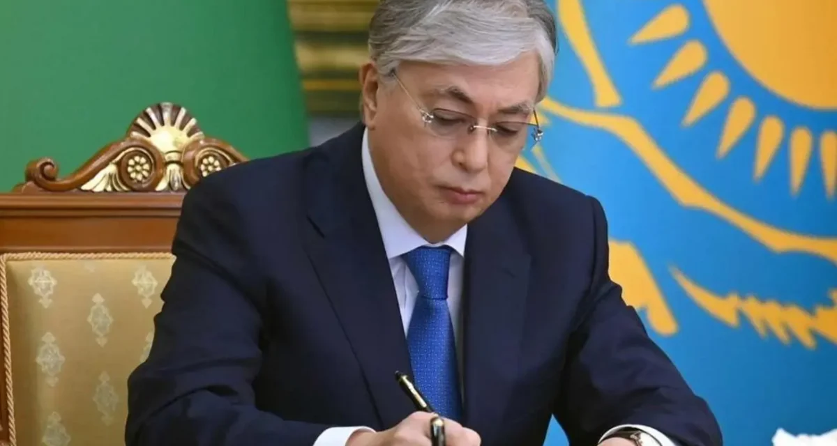 Тоқаев Маңғыстауда қаза тапқан әскерилердің отбасыларына көңіл айтты