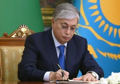Тоқаев Маңғыстауда қаза тапқан әскерилердің отбасыларына көңіл айтты