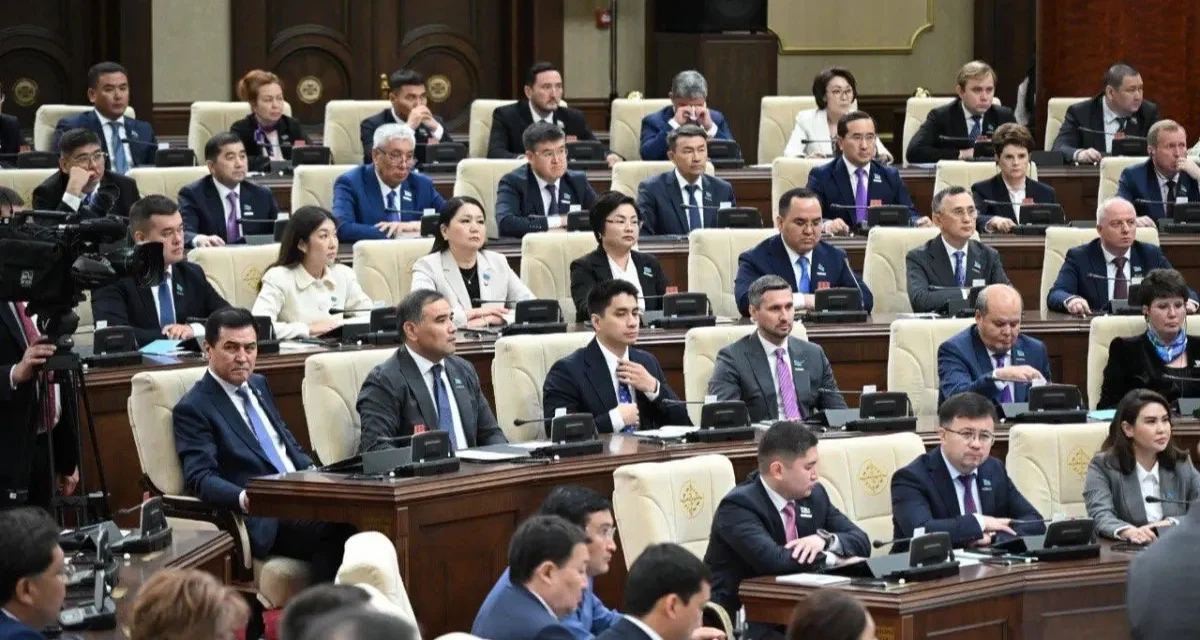 Депутаттар Құрылтай регламентін қабылдады