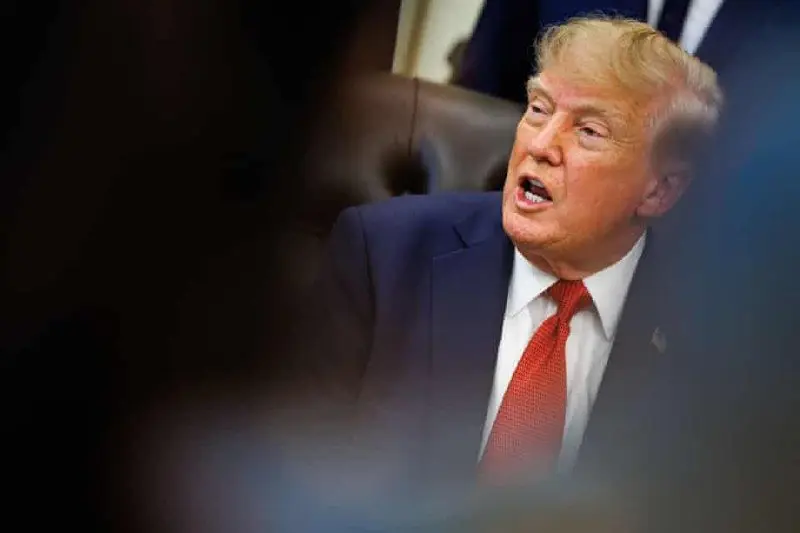 Трамп Ресей мен Иранға қарсы «тозақ санкциялары» заңына қол қойды