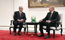 Қасым-Жомарт Тоқаев пен Ильхам Әлиев ШЫҰ саммитінде кездесті