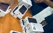 Астана әуежайында екі жүзден астам iPhone 18 смартфонын заңсыз әкелмек болғандар ұсталды