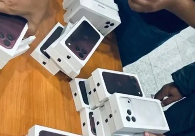 Астана әуежайында екі жүзден астам iPhone 18 смартфонын заңсыз әкелмек болғандар ұсталды