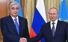 Тоқаев пен Путин Бішкектегі ШҰҰ саммитінде кездесті