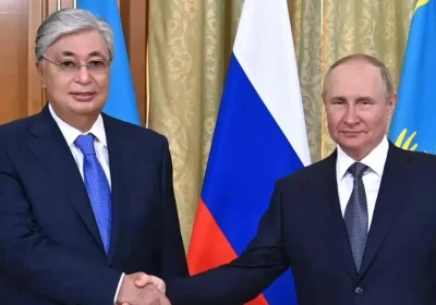 Тоқаев пен Путин Бішкектегі ШҰҰ саммитінде кездесті
