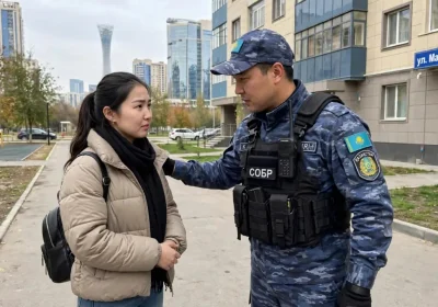 Полиция қызметкері 12-қабаттан секірмек болған қызды құтқарып қалды