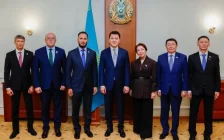 Ерлан Қарин фракция жетекшілерімен кездесу өткізді