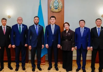 Ерлан Қарин фракция жетекшілерімен кездесу өткізді