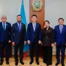Ерлан Қарин фракция жетекшілерімен кездесу өткізді