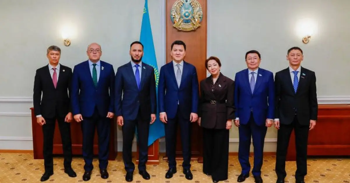 Ерлан Қарин фракция жетекшілерімен кездесу өткізді