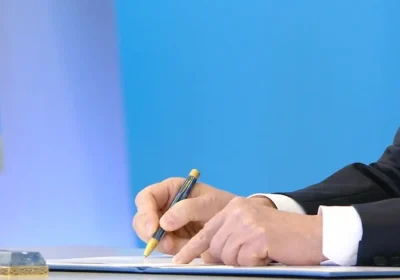 Тоқаев БАӘ Премьер-министріне көңіл айтты