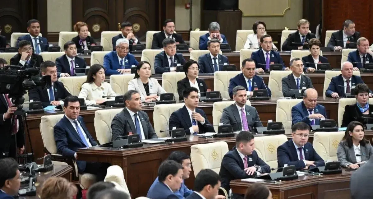 Құрылтай регламенті қабылданды: заң жобалары үш оқылымда қаралады