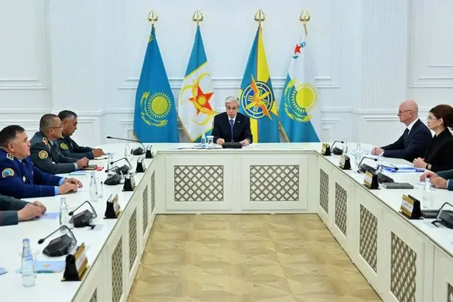 Тоқаев Қорғаныс министрлігі басшылығымен кеңес өткізіп, әскерді реформалауды талап етті
