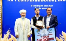 Мүфтият Құран жарысынан бірінші орын алған жас қариге көлік мінгізді (ФОТО)