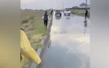 Жаңа асфальт бірнеше күнге жетпеді: Рудныйда жол көлік астында ойылып жатыр