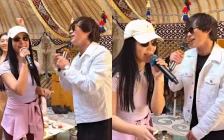 «Түк дауысы жоқ»: Қайрат Нұртаспен бірге ән айтқан блогер Сабина сынға қалды (ВИДЕО)