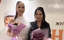 «Төрт баладан кейін етек-жеңін жинады»: Гүлзира Айдарбекова келіні Жұлдыз туралы айтты (ВИДЕО)