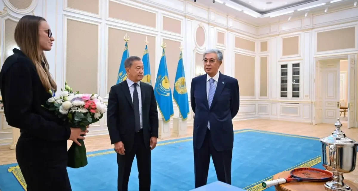 Тоқаев Елена Рыбакинаны «Барыс» орденімен марапаттады