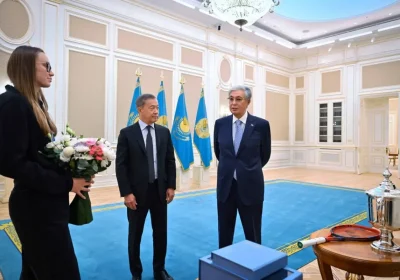 Тоқаев Елена Рыбакинаны «Барыс» орденімен марапаттады