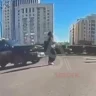 Астананың қақ ортасында Jetour жүргізушісі әйел адамды қағып, артынша қашып кетті (ВИДЕО)