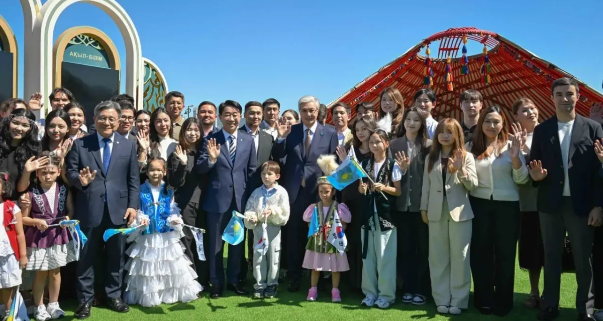 Тоқаев Оңтүстік Кореядағы қазақстандықтармен жылы әңгімелесті