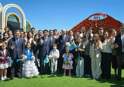 Тоқаев Оңтүстік Кореядағы қазақстандықтармен жылы әңгімелесті