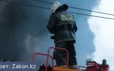 Қарағандыда 10 қабатты үйдің пәтерінен өрт шығып, 40 адам эвакуацияланды