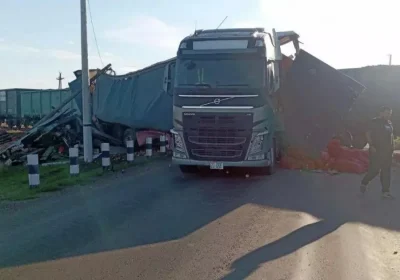 Ақмола облысында жүк көлігі пойызға соғылды
