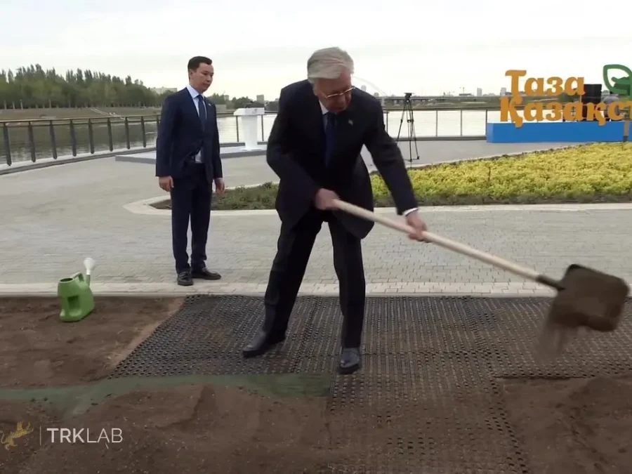 Видеодан кадр (Instagram / ҚР ПРЕЗИДЕНТІНІҢ ТЕЛЕРАДИОКЕШЕНІ)