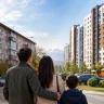 Ескі үйдің жаңа бағасы: қазақстандықтар неге жарнамадағы кешендерден бес қабатты панельдерге қарай бұрылды?