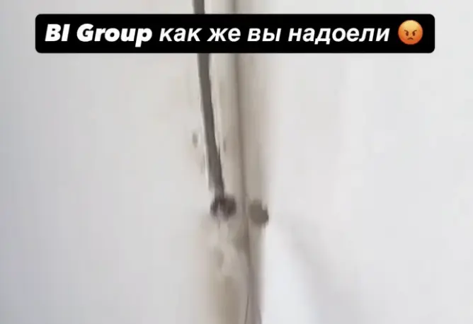 Екі ай өтпей қабырғасын қайта бұзды: тұрғын BI Group үйінің сапасына шағымданды