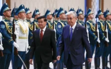 Тоқаев Тәуелсіздік сарайында Лаос Президентін қарсы алды