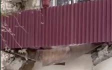 Апатты деп танылғанына үш жылдан асты: Атырауда тұрғын үйдің балконы опырылып түсті