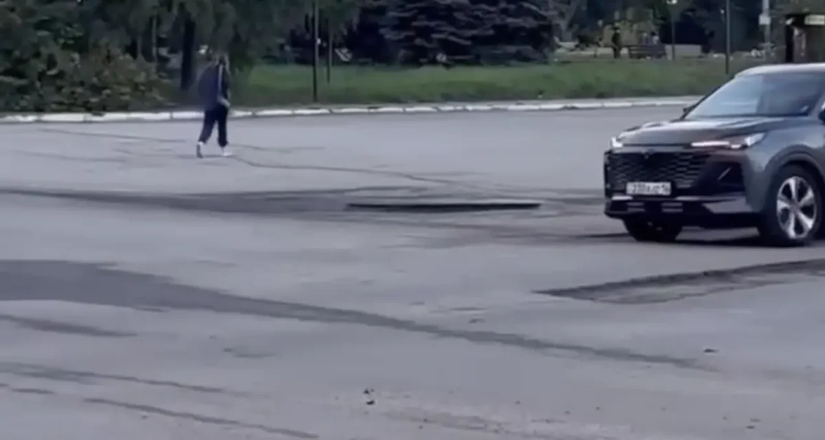 Риддерде жолды қазып, жөндеусіз қалдырған: тұрғындар шұңқырларға шағымданды