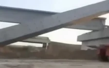Ақтөбеде салынып жатқан көпір опырылып қалды