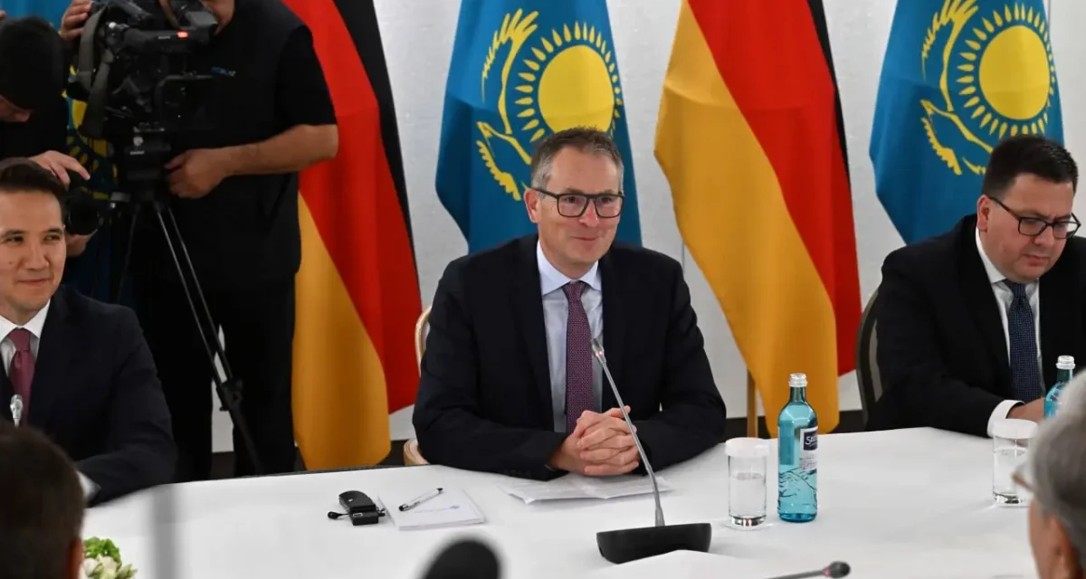 Бернд Ульбрихт корпорация бастамаларына қолдау көрсеткені үшін Мемлекет басшысына алғыс айтты