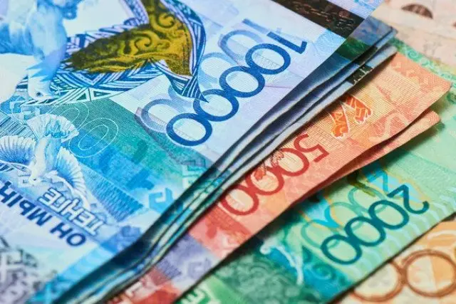Қазақстанда орташа жалақы 486 мың теңгеден асты