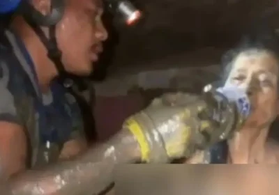 Непалда 64 жастағы әйел су тасқынынан кейін 10 күн үйінді астында қалып, тірі құтқарылды
