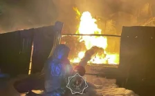 Семейде автожуу орнында өрт шығып, жүк көлігі мен екі тұрғын үйге таралды