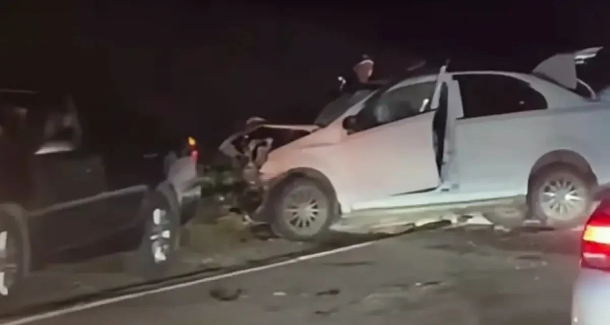 ШҚО трассасында үш көлік соқтығысып, бір адам қаза тапты