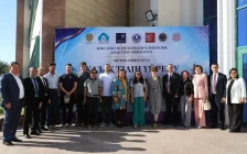 Оксфорд студенттері қазақ тілін үйрену үшін Түркістанға келді