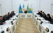 Тоқаев Қорғаныс министрлігінде кешенді тексеру басталғанын және жаңа министрді таныстырды