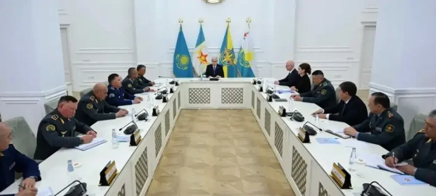 Тоқаев Қорғаныс министрлігінде кешенді тексеру басталғанын және жаңа министрді таныстырды