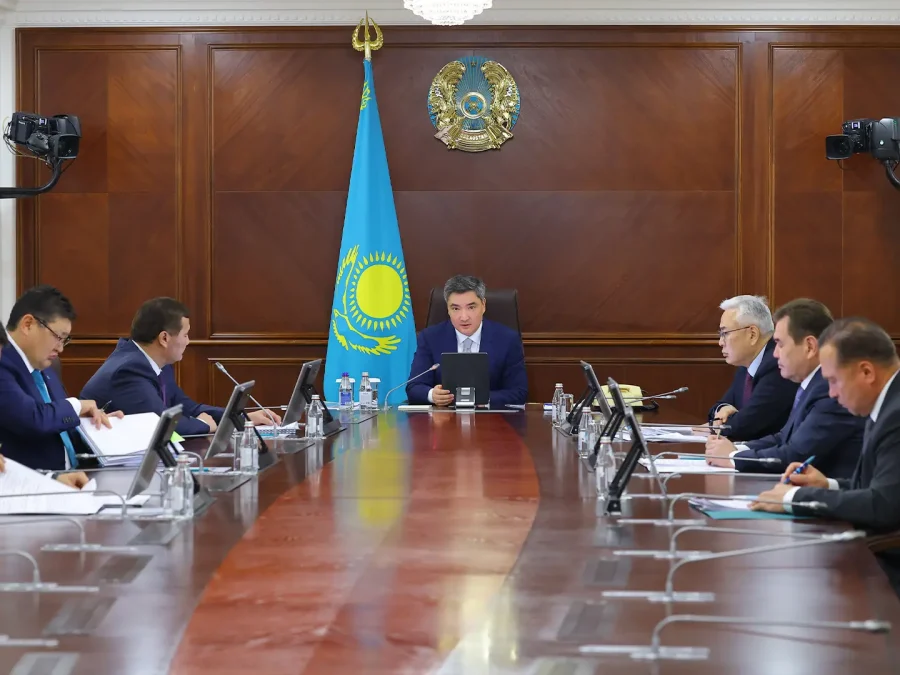 Олжас Бектенов жылыту маусымына дайындық барысы жөнінде кеңес өткізді